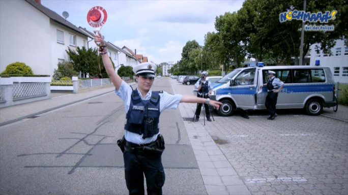 Polizeikontrolle: Kinder Polizei Filme "Nochmaaal-Bei der Polizei" mit echten Polizeiautos, Polizeihund, Polizei Hubschrauber, Wasserschutzpolizei uvm.
